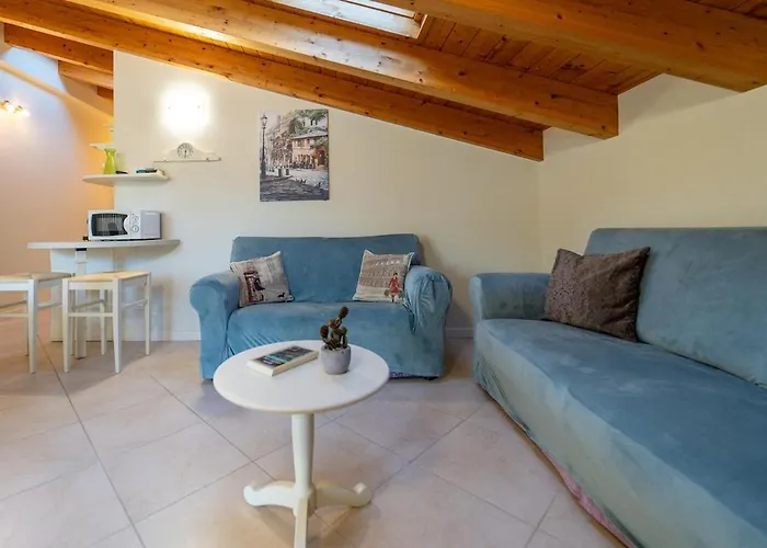 With Swimmingpool And View Appartement Tremezzo