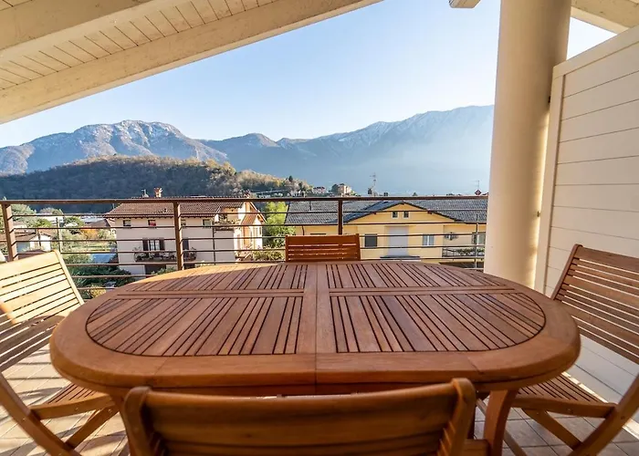 아파트 With Swimmingpool And View