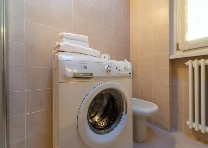 With Swimmingpool And View * 트레메쪼