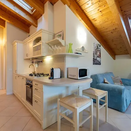 With Swimmingpool And View Apartmán Tremezzo