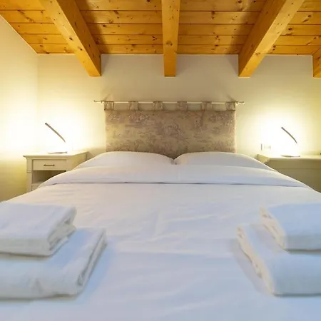 With Swimmingpool And View Apartmán Tremezzo