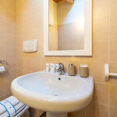 With Swimmingpool And View *