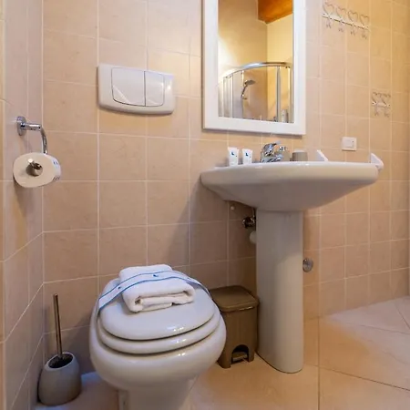 Apartmán With Swimmingpool And View Tremezzo