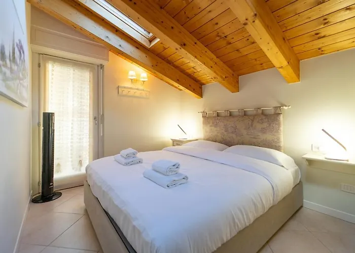 Апартаменты The A-Line Lake Como View Apt A With Pool & Garage *