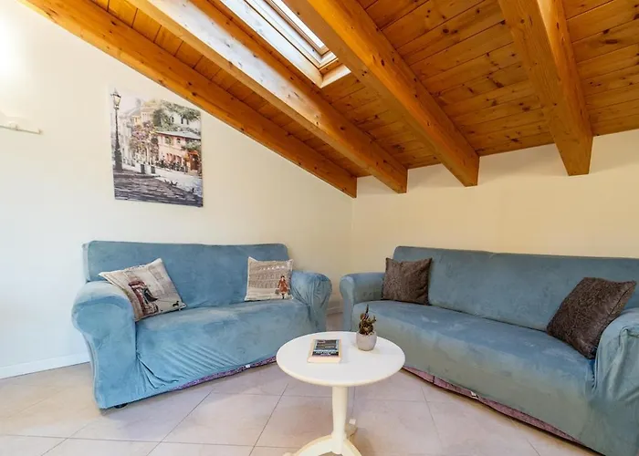 The A-Line Lake Como View Apt A With Pool & Garage Апартаменты