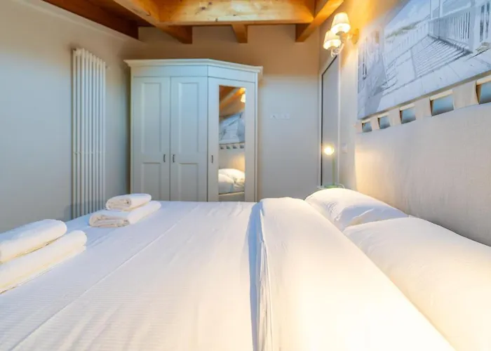 The A-Line Lake Como View Apt A With Pool & Garage Апартаменты
